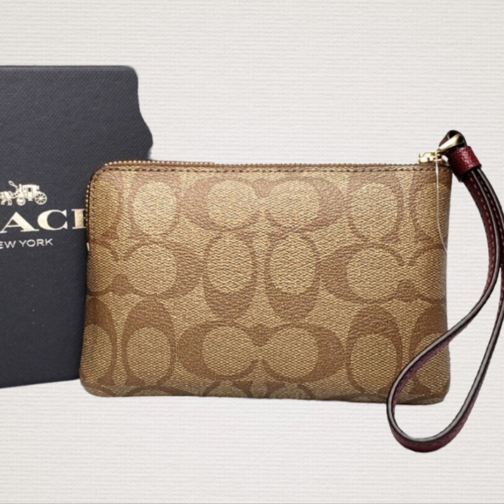 Coach Boxed Crossgrain Leather Wristlet - Picture 5 of 8